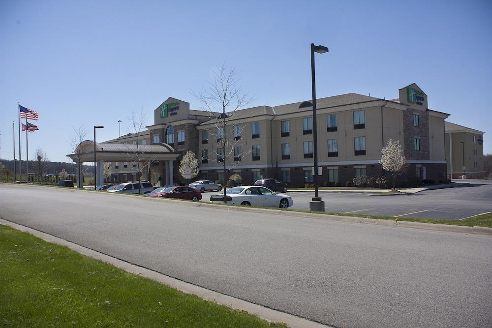 Holiday Inn Express & Suites Youngstown West - Austintown — 9