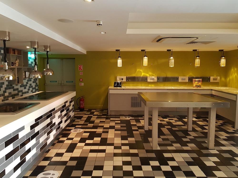 HOLIDAY INN LUTON-SOUTH M1 JCT 9 — 4