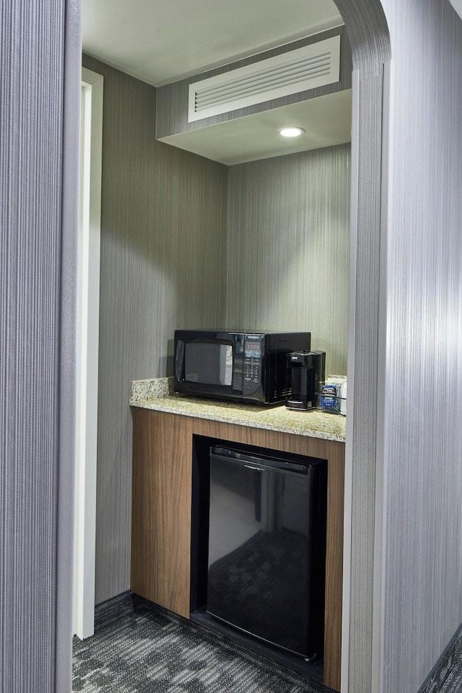 Courtyard by Marriott Albany Thruway — 3