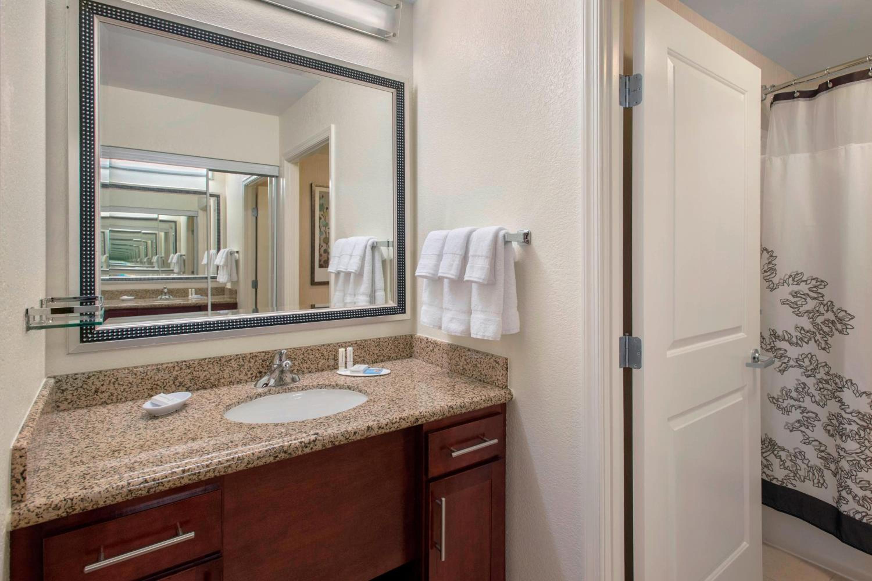 Residence Inn Alexandria Old Town South at Carlyle — 10