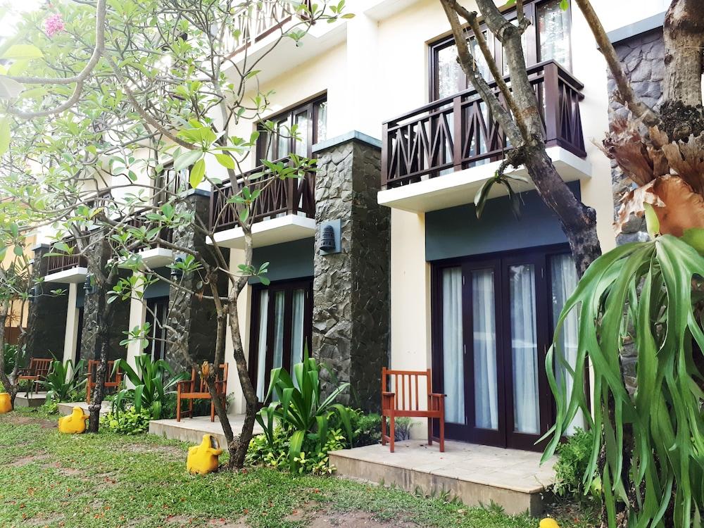 Grand Tropic Suites Hotel Surabaya 14544 — 4