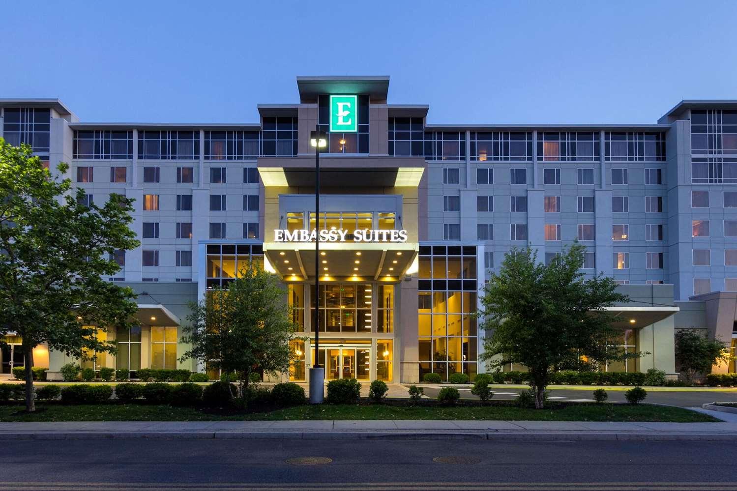 Embassy Suites by Hilton Newark Airport — 6