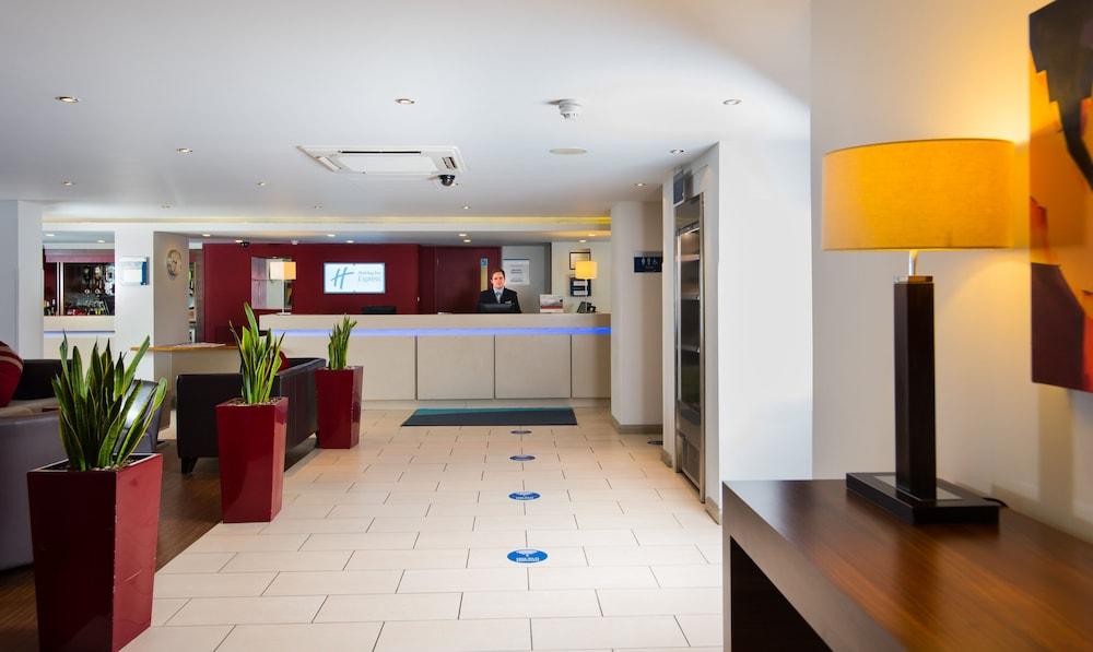 EXPRESS BY HOLIDAY INN WARWICK — 7
