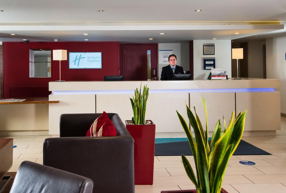 EXPRESS BY HOLIDAY INN WARWICK — 8
