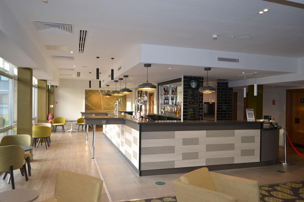 HOLIDAY INN LUTON-SOUTH M1 JCT 9 — 6