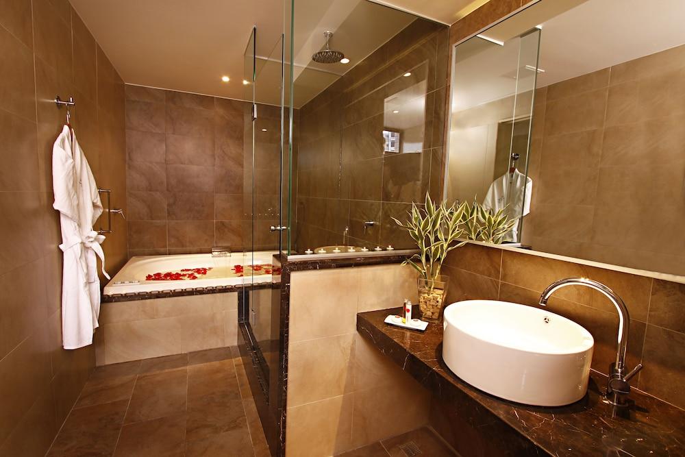 HOTEL REINA ISABEL 1024858 — 5