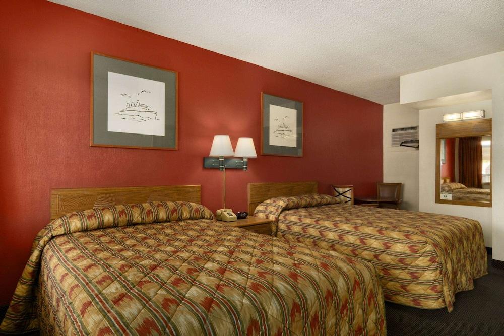 Howard Johnson by Wyndham Flagstaff University West — 9