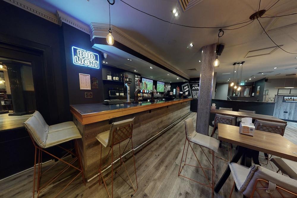 Village Urban Resort Swindon — 9