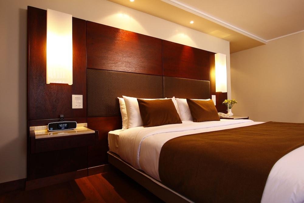 HOTEL REINA ISABEL 1024858 — 8