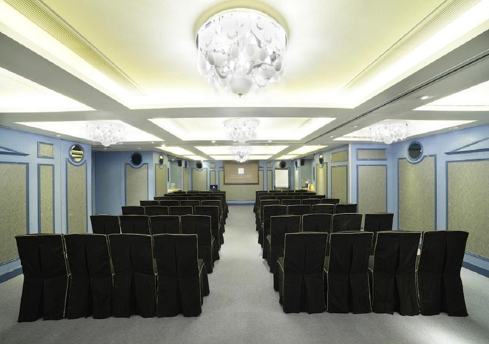 The Luxe Manor Hotel 86345 — 6