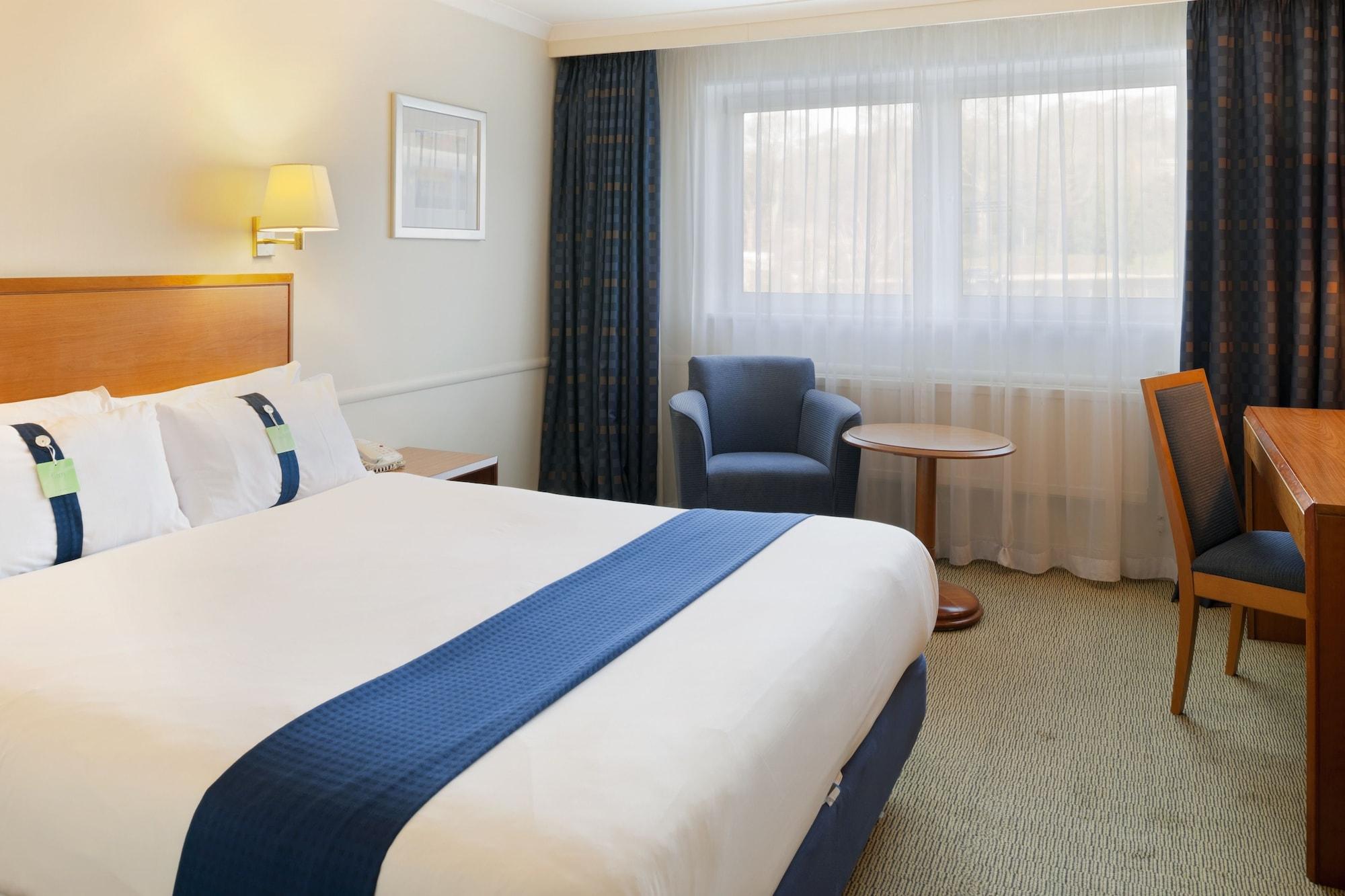 HOLIDAY INN EDINBURGH — 7