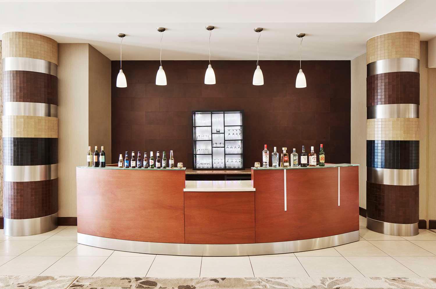 Embassy Suites Alexandria-Old Town — 10