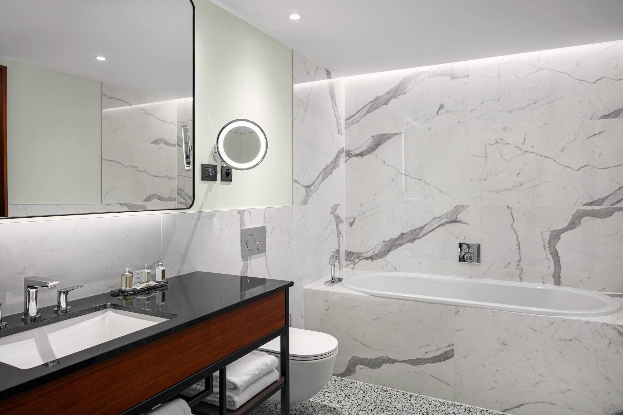PRAGUE MARRIOTT HOTEL 4944 — 7