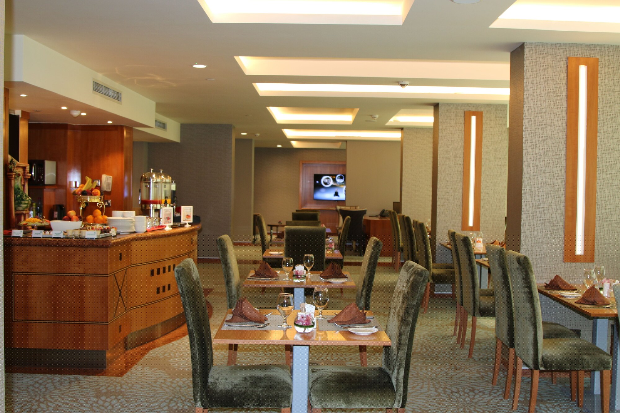 HOLIDAY INN AL THURAYA CITY — 5