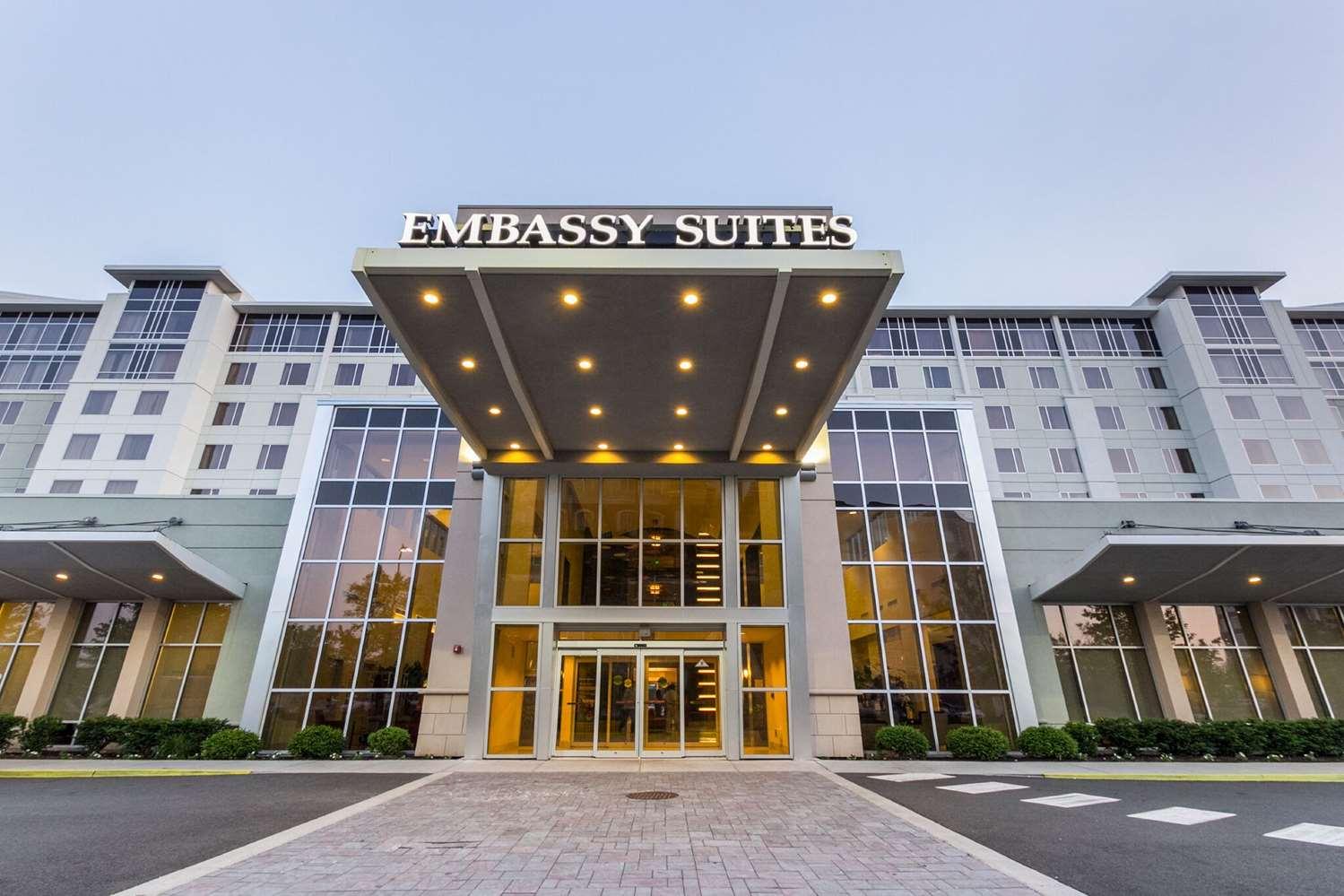 Embassy Suites by Hilton Newark Airport — 5