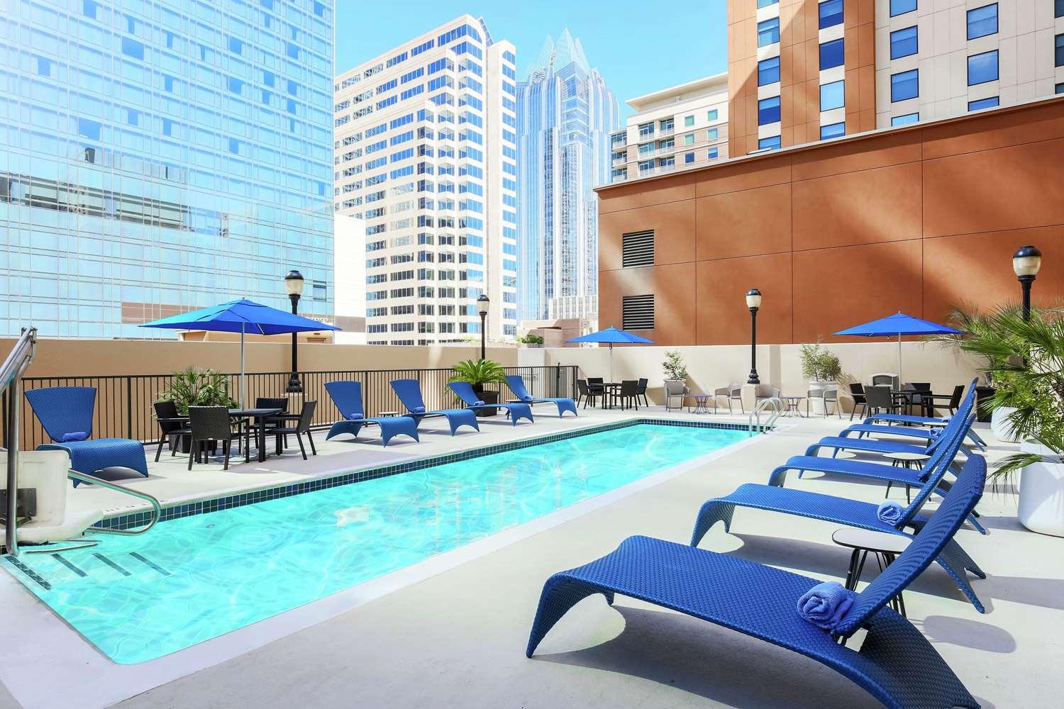 Hampton Inn & Suites Austin-Downtown — 6