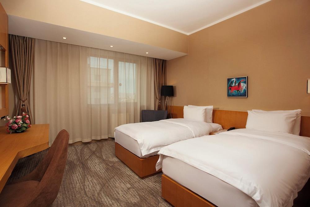 Ramada by Wyndham Ulaanbaatar Citycenter — 10