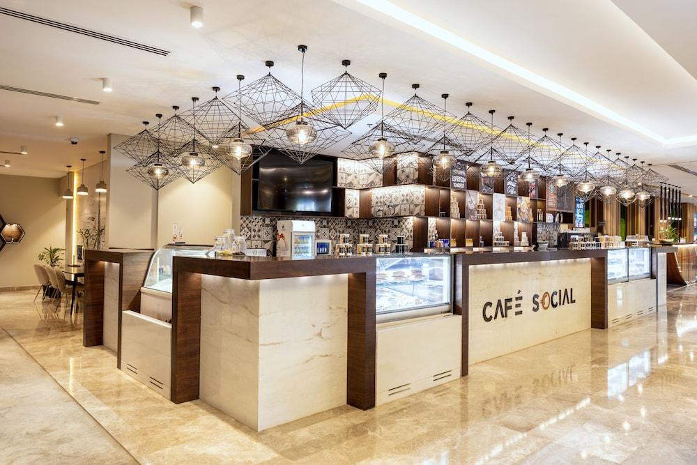 Mercure Dubai Barsha Heights Hotel Suites and Apartments — 3