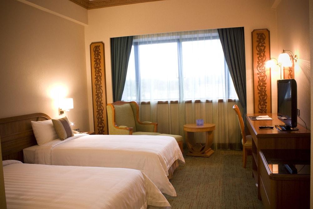 THE CENTREPOINT HOTEL(MB) — 9