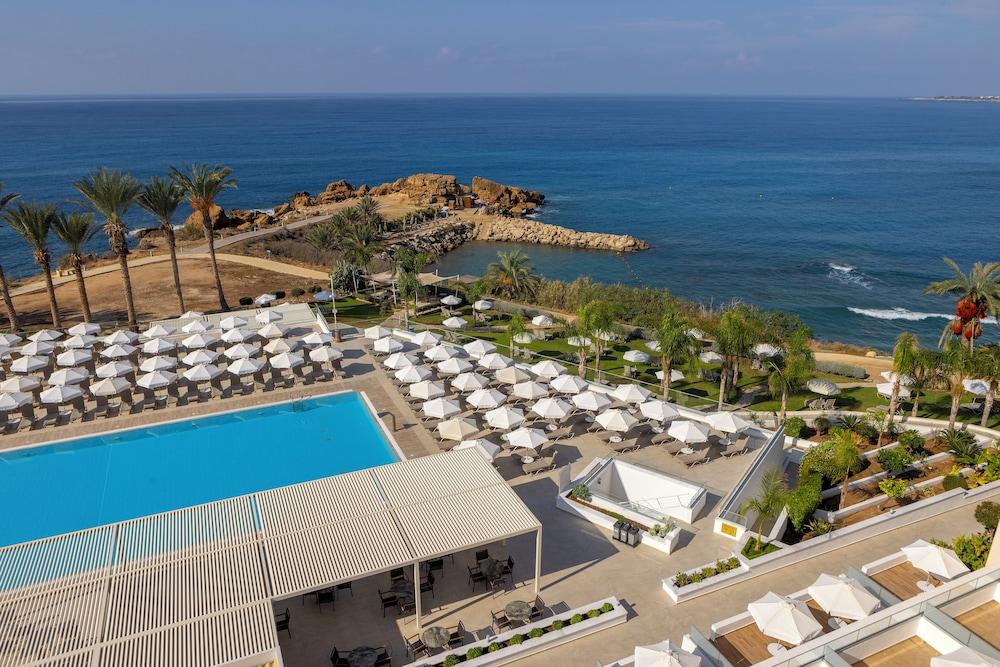 Queen's Bay Hotel — 10