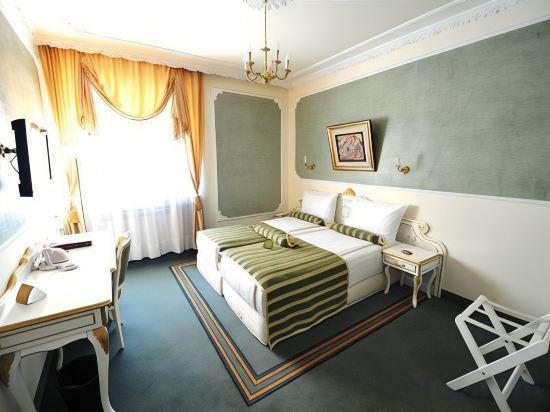 QUEEN'S ASTORIA DESIGN HOTEL — 8