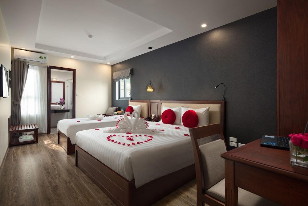 Holiday Emerald Hotel — 8
