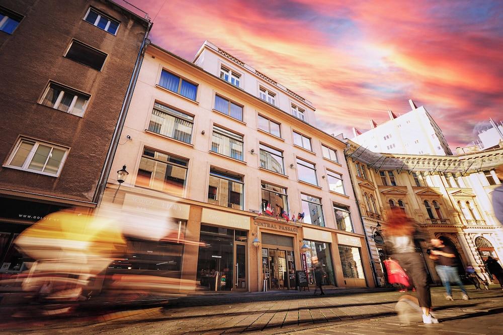 ART HOTEL WILLIAM — 2