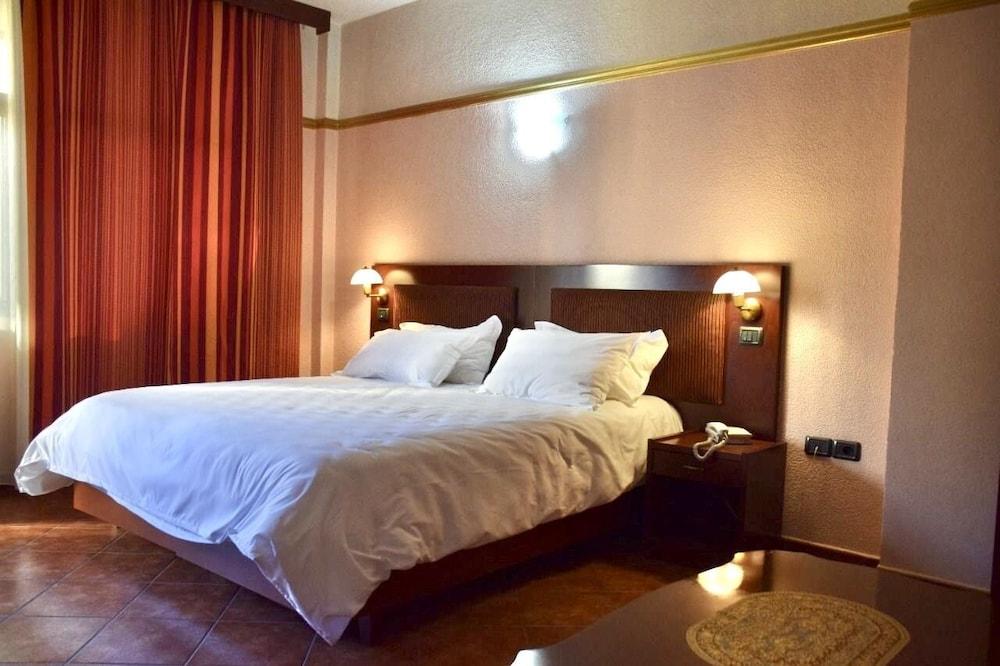 ELYSEE HOTEL — 10