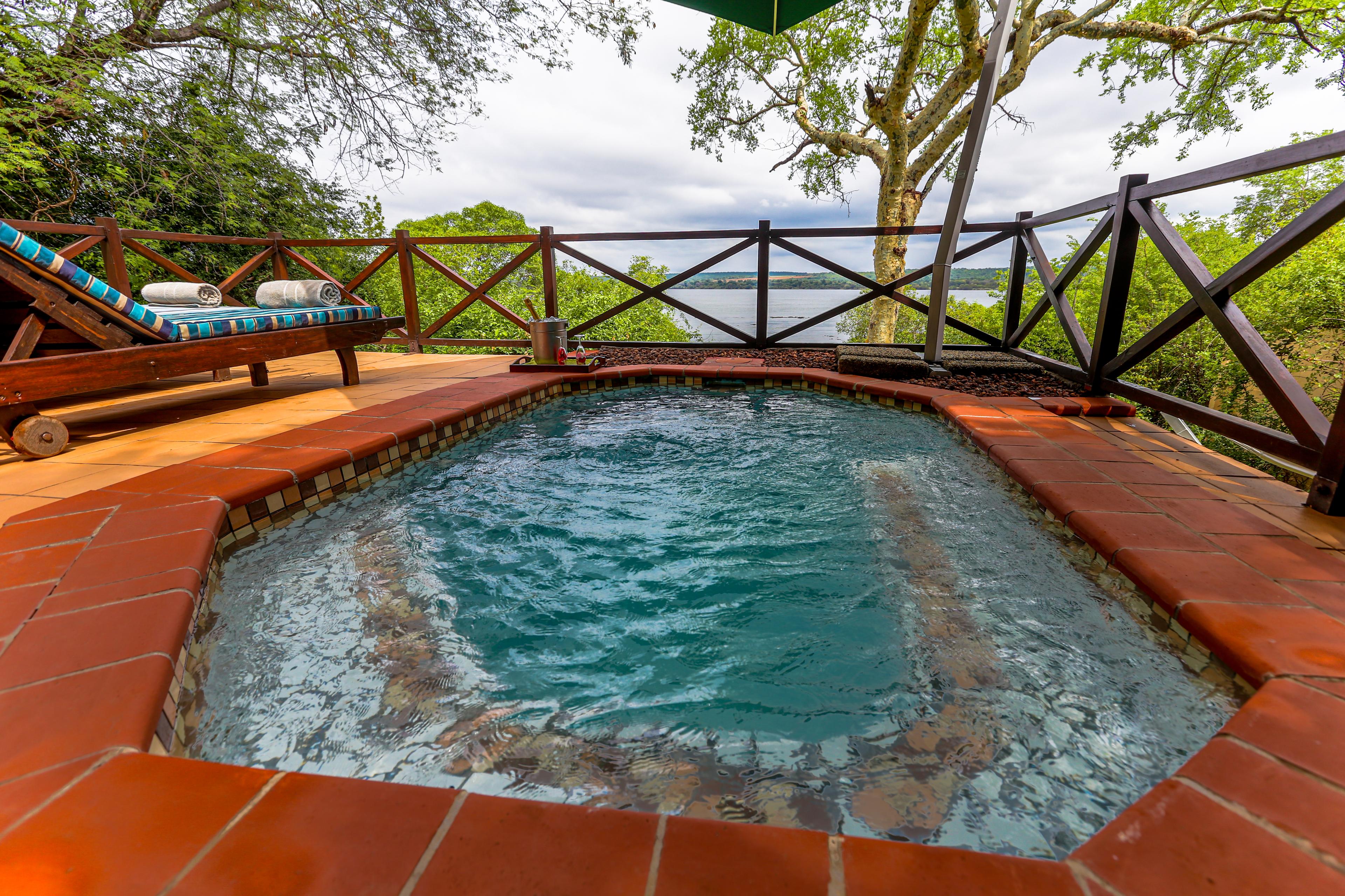 RIVER CLUB(T) — 9