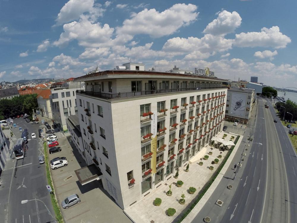 Devin Hotel — 2