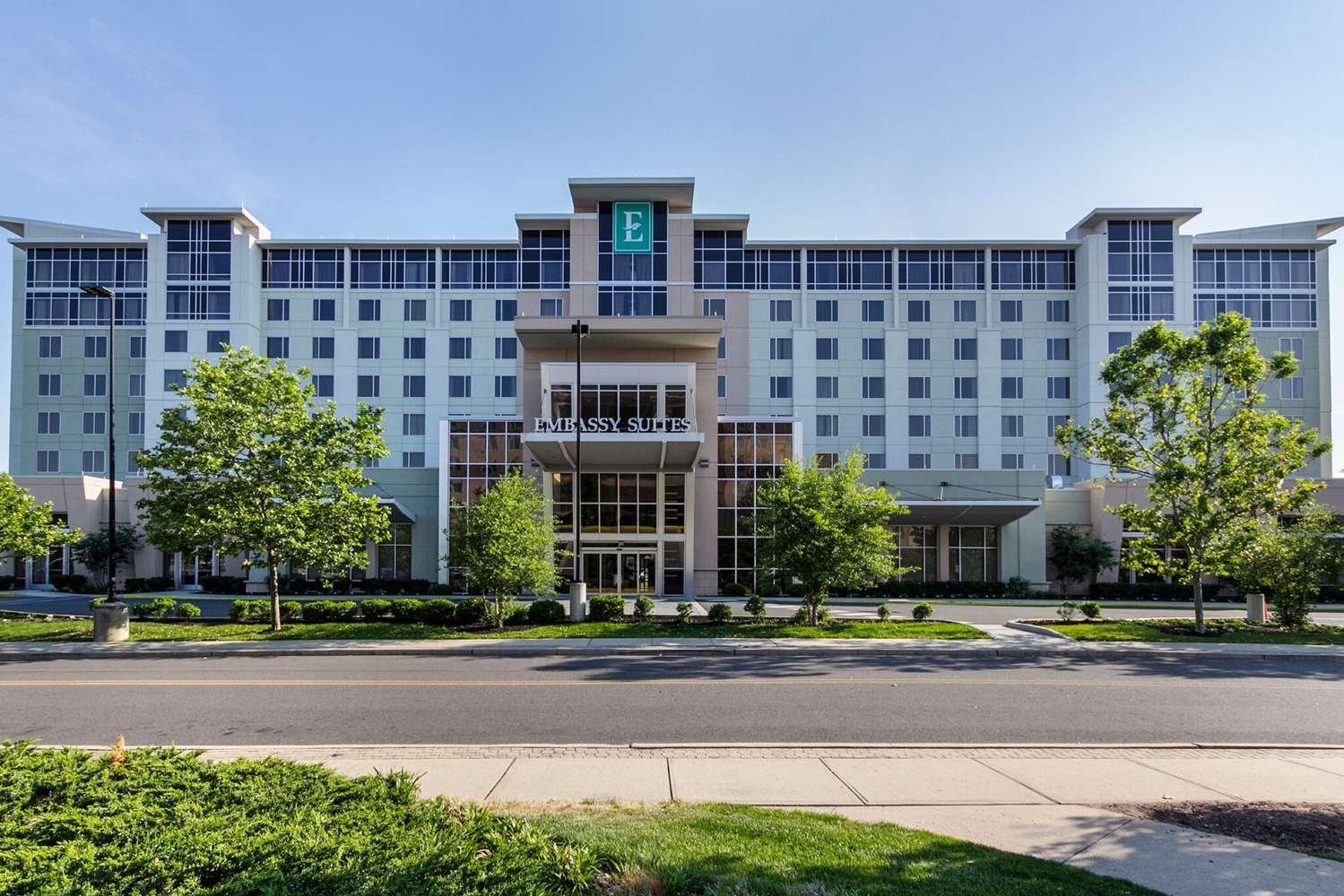 Embassy Suites by Hilton Newark Airport — 7