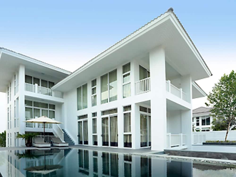 Premier Village Danang Resort