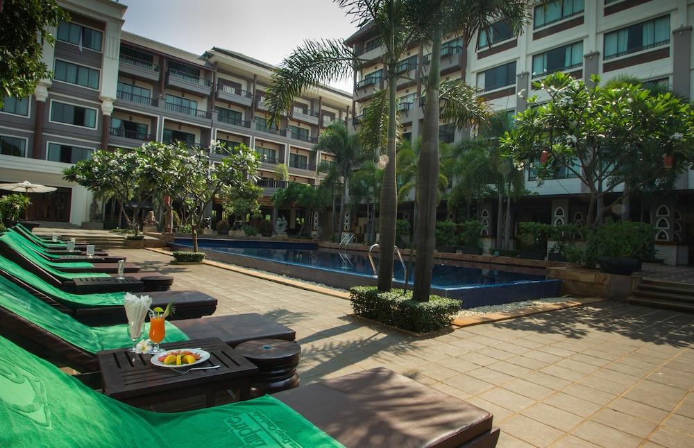 ROYAL EMPIRE HOTEL 137804 — 5