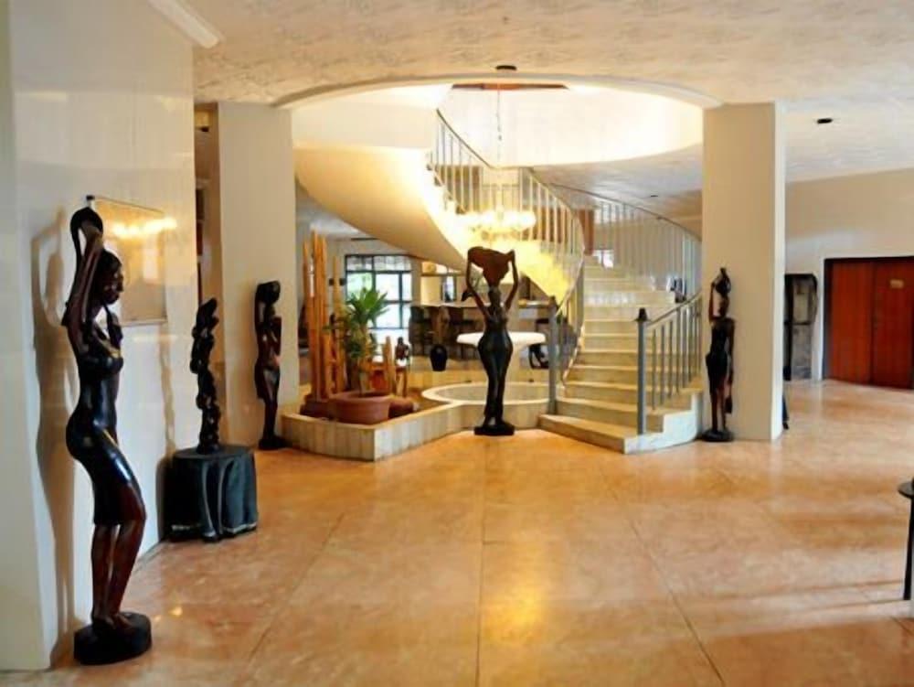 Mariador Palace — 3