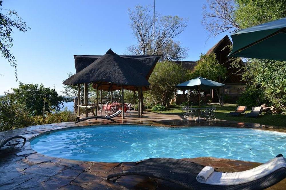 MUCHENJE SAFARI LODGE(T)