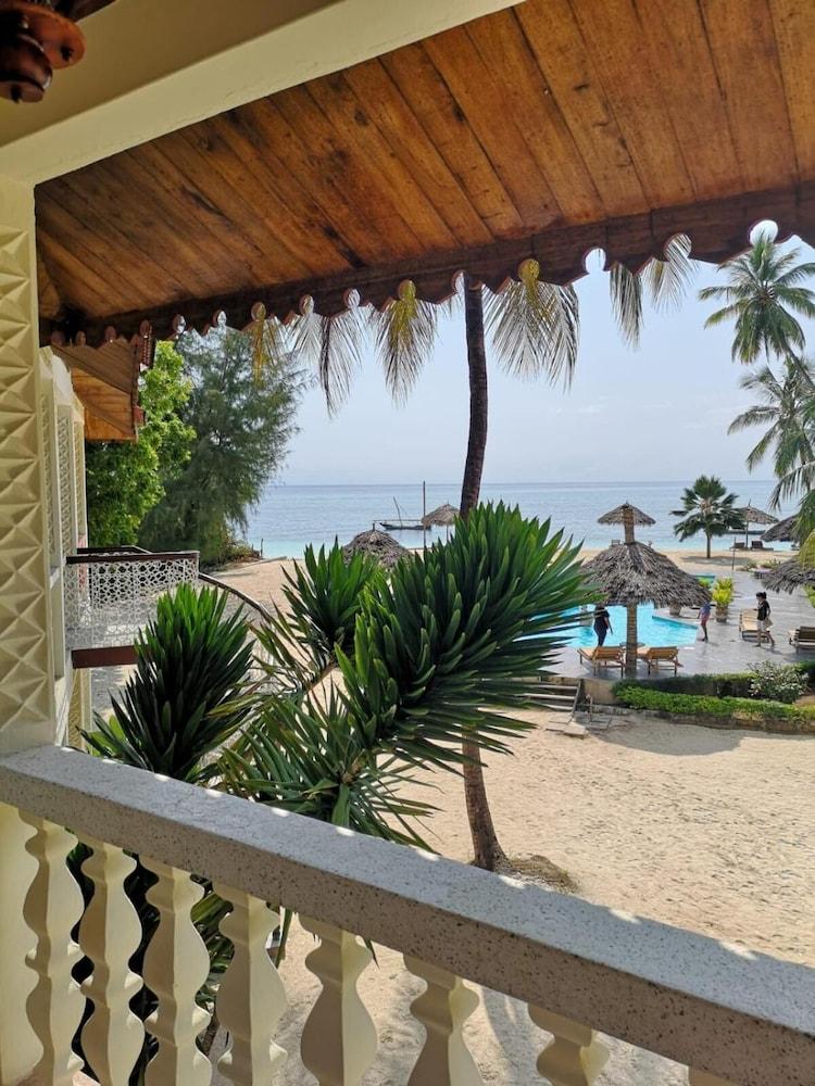 Smiles Beach Hotel — 6