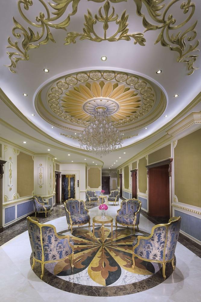 Royal Rose Abu Dhabi, a Curio Collection by Hilton Affiliated Hotel — 5