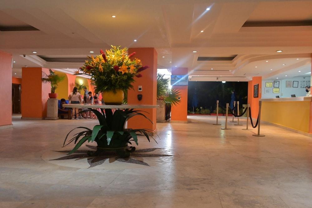 Ritz Acapulco 93086 — 9