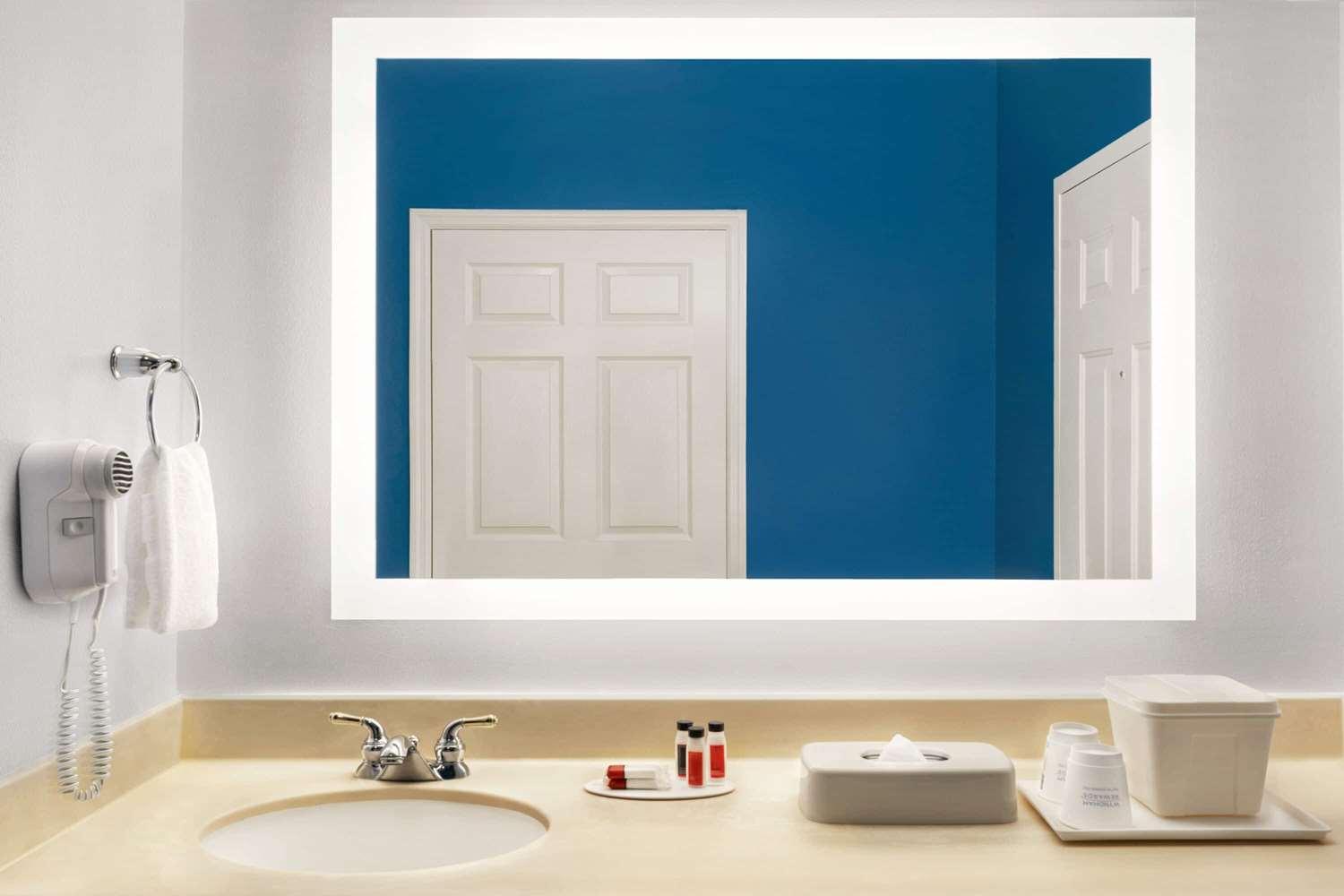 Baymont By Wyndham Henderson Oxford — 4