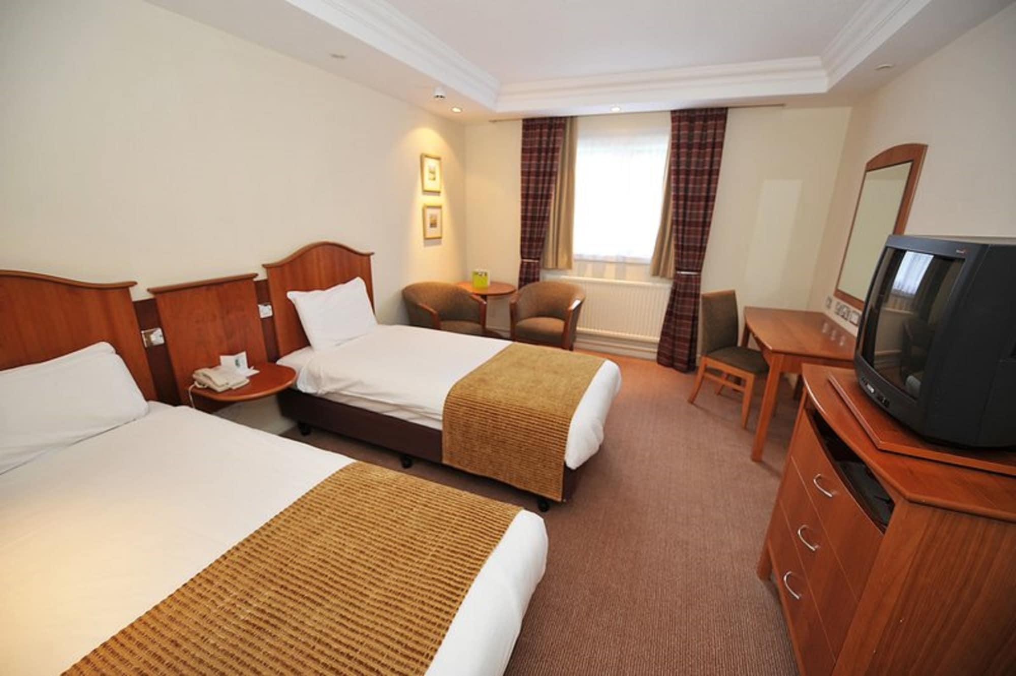 Airport Inn Manchester Hotel and Spa — 9
