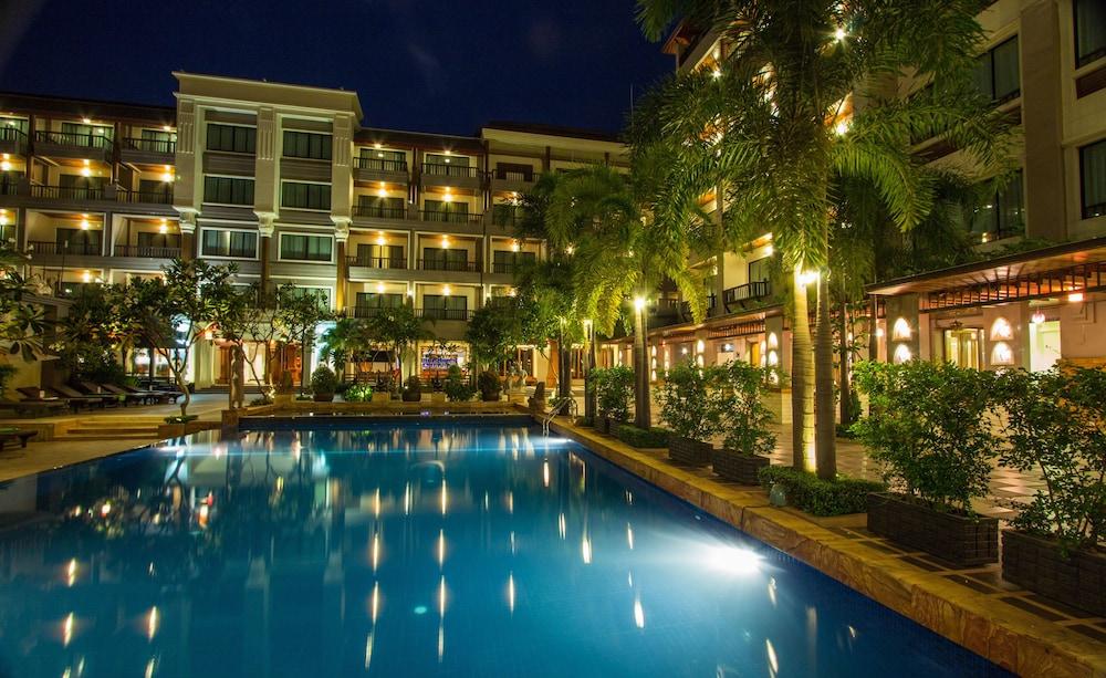 ROYAL EMPIRE HOTEL 137804