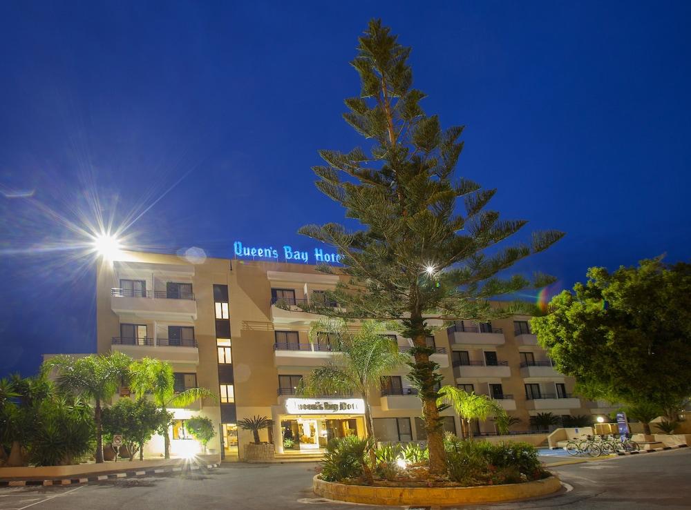 Queen's Bay Hotel — 8
