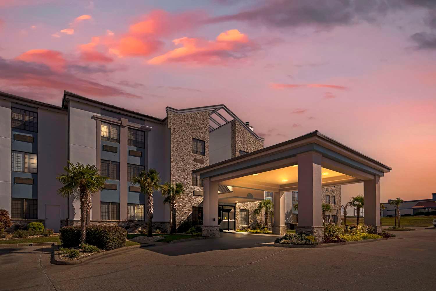Comfort Suites Hattiesburg near University — 2