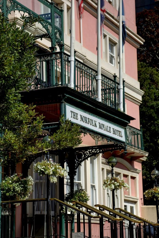 Norfolk Royale Hotel — 3