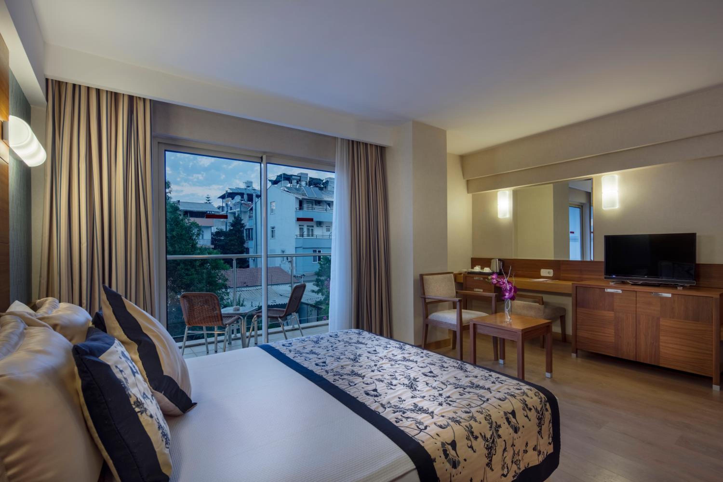 Ibis Styles Dubai Airport — 7