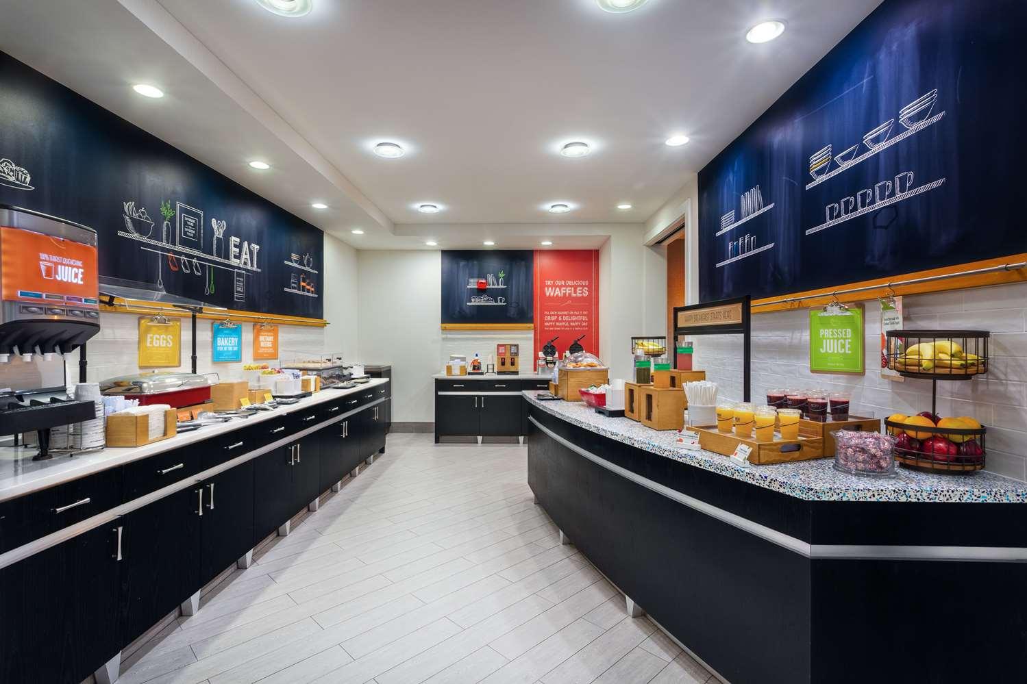 Hampton Inn & Suites Herndon - Reston — 8