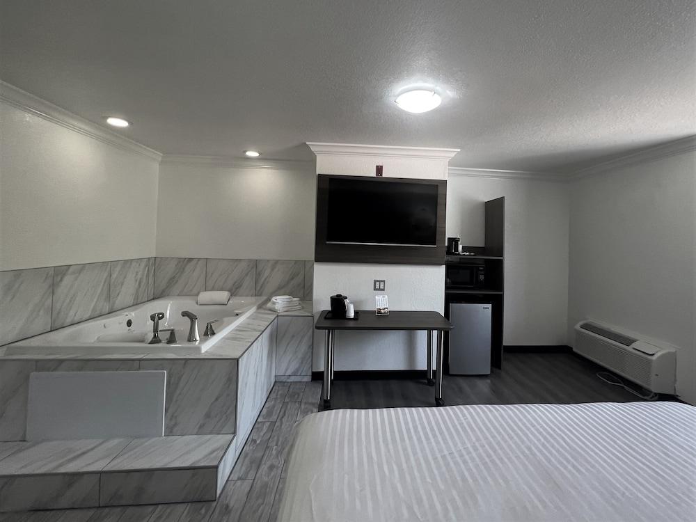Reagan Resorts Inn — 10