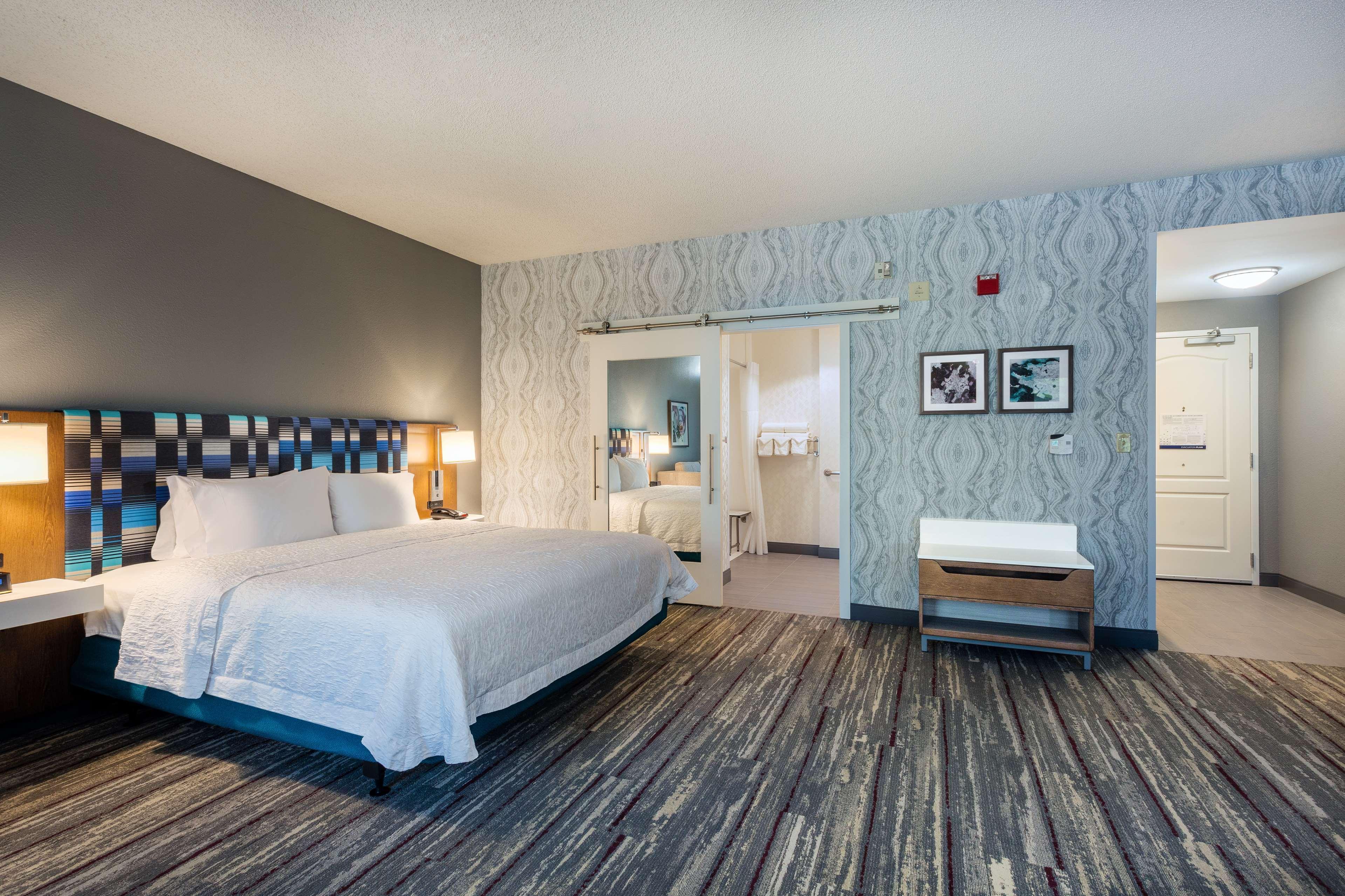 Hampton Inn & Suites Herndon - Reston — 9