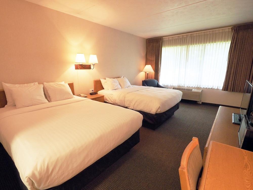 Evergreen Resort — 3