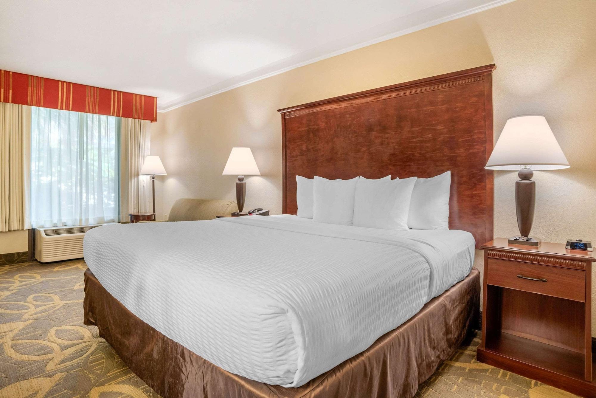Clarion Inn Conference Center Gonzales, LA — 7